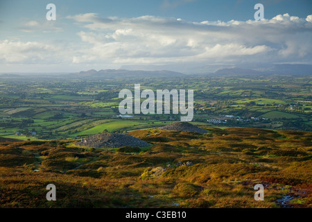 Passaggio Carrowkeel tombe, che data dal 3200-2400 BC, nella contea di Sligo, Irlanda. Foto Stock