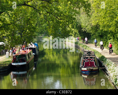 Basingstoke battelli a Woking, Surrey, England, Regno Unito Foto Stock