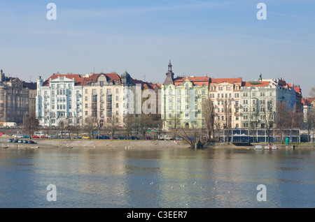 Bella Praga vecchia vista dal fiume Moldava Foto Stock