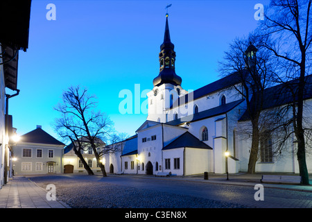 Vecchia Chiesa Dome in Toompea zona di Tallinn in Estonia al crepuscolo Foto Stock