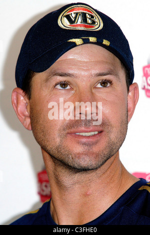 La squadra australiana del grillo capitano Ricky Ponting sessione di formazione per l'ultimo test match del 2009 Ceneri serie al ovale - Foto Stock