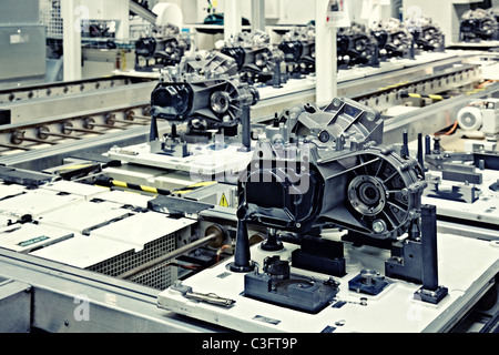 La fabbricazione di componenti per la trasmissione auto Foto Stock