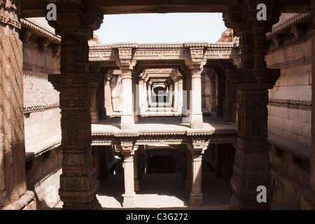 Dettagli architettonici di un edificio, Adalaj Vav, Ahmedabad, Gujarat, India Foto Stock