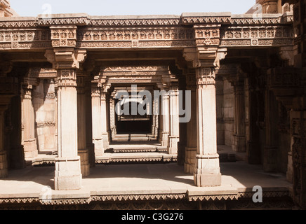 Dettagli architettonici di un edificio, Adalaj Vav, Ahmedabad, Gujarat, India Foto Stock