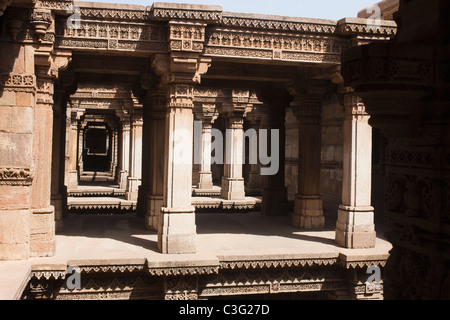 Dettagli architettonici di un edificio, Adalaj Vav, Ahmedabad, Gujarat, India Foto Stock