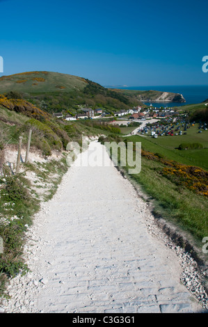 Affacciato su Lulworth Cove sulla costa giurassica, Dorset, dal South West Coast Path Foto Stock