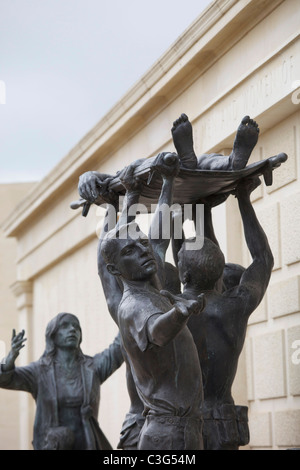 Dettaglio delle sculture in bronzo da Ian Rank-Broadley presso il National Memorial Arboretum, Staffordshire. Regno Unito Foto Stock