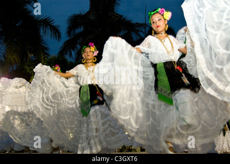 Messico. Veracruz città. Messicano-folk dance mostre. "Su il jarocho'. Foto Stock