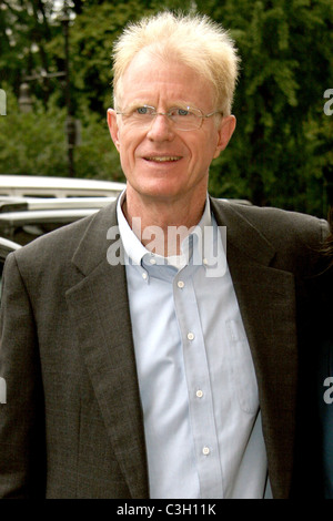 Ed Begley, Jr attore e attivista al di fuori della sua Manhattan Hotel New York City, Stati Uniti d'America - 08.09.09 Ray Filmano / Foto Stock