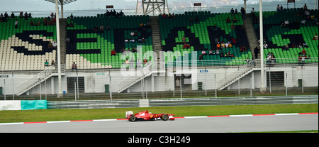 La Tribuna F a Sepang il circuito di gara durante la Malaysian Grand Prix F1 2011 Foto Stock