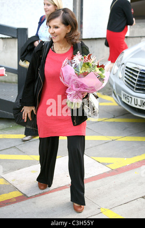 Arlene Phillips celebrità al di fuori di ITV Studios di Londra - Inghilterra - 13.10.09 WENN.com Foto Stock