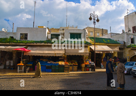 Scene di strada a Le Grand Socco square Tangeri Marocco Africa settentrionale Foto Stock