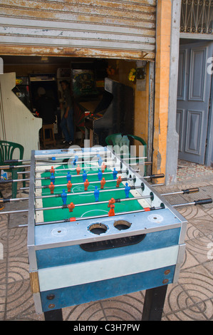 La tabella del gioco del calcio Medina città vecchia centrale di Casablanca in Marocco Africa settentrionale Foto Stock