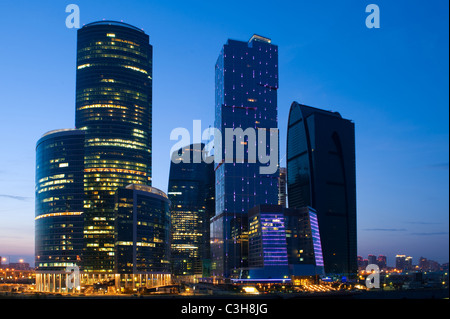 La Russia città moderni grattacieli di Mosca al tramonto Foto Stock