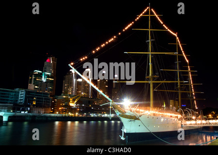 Fregata Presidente Sarmiento è una nave museo situato sul Rio de la Plata in Puerto Madero Buenos Aires, Argentina. Foto Stock