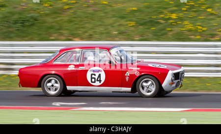 1971 Alfa Romeo con driver Mark Dunn durante la CSCC oscillante serie degli anni Sessanta gara a Snetterton, Norfolk, Regno Unito. Foto Stock