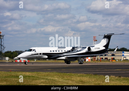 London Executive Aviation (LEA) Embraer EMB-135BJ Legacy business jet Foto Stock