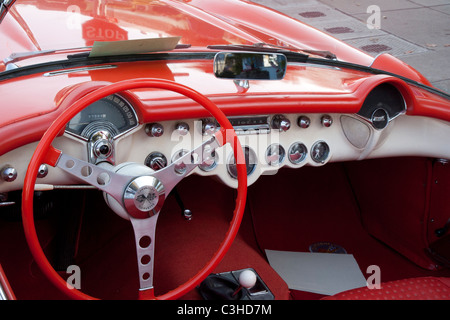 Chevrolet Corvette volante e sul cruscotto Foto Stock