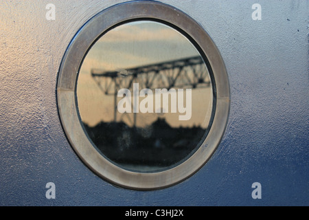 Finestra con riflesso di un porto, Copenhagen, Danimarca Foto Stock