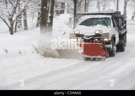 Stati Uniti d'America, New York City, snowplowing carrello Foto Stock