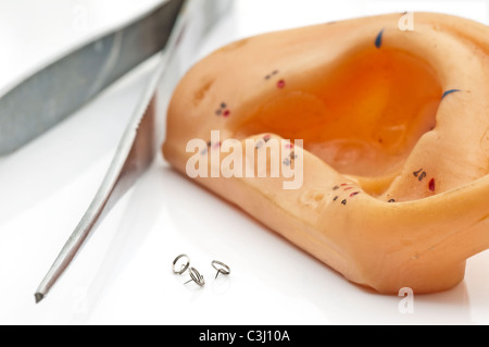 Aghi di agopuntura per orecchio Foto Stock