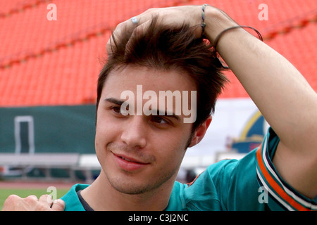 Kris Allen American Idol appare al Land Shark Stadium prima per la sua performance a Miami Dolphins portellone parte Miami, Foto Stock