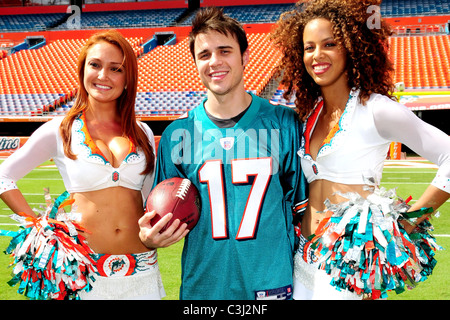 Kris Allen American Idol appare al Land Shark Stadium prima per la sua performance a Miami Dolphins portellone parte Miami, Foto Stock