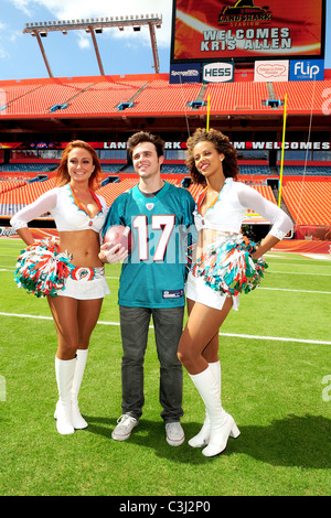 Kris Allen American Idol appare al Land Shark Stadium prima per la sua performance a Miami Dolphins portellone parte Miami, Foto Stock