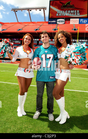 Kris Allen American Idol appare al Land Shark Stadium prima per la sua performance a Miami Dolphins portellone parte Miami, Foto Stock