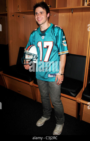 Kris Allen American Idol appare al Land Shark Stadium prima per la sua performance a Miami Dolphins portellone parte Miami, Foto Stock