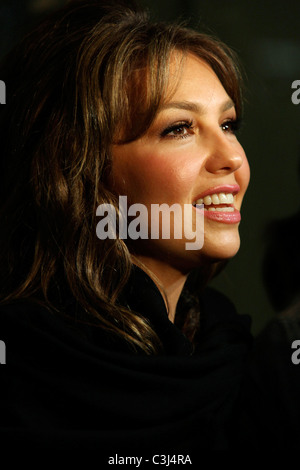Mexican cantante pop, Thalia circondato da premere mentre fuori a New York per promuovere il suo nuovo album, "En Primera fila". La città di New York Foto Stock