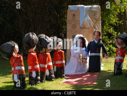 Testamenti e Kate Royal Wedding, immagine presa all'Wray Spaventapasseri Festival, Forrest di Bowland, Nord Ovest Inghilterra Foto Stock