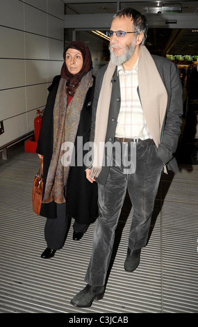 Fauzia Mubarak e Ali Yusuf Islam aka Cat Stevens Yusuf Islam che arrivano all'aeroporto di Dublino il giorno prima della partenza del suo primo Foto Stock