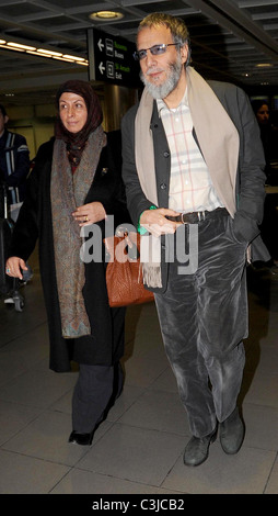 Fauzia Mubarak e Ali Yusuf Islam aka Cat Stevens Yusuf Islam che arrivano all'aeroporto di Dublino il giorno prima della partenza del suo primo Foto Stock