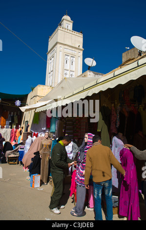 Negozi in Mellah il vecchio quartiere ebraico centrale di Fez Marocco settentrionale Africa Foto Stock