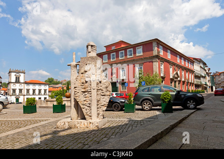 Scultura di João Cutileiro circa il re Dom Afonso Henriques (primo re del Portogallo). Guimaraes, Portogallo. Foto Stock
