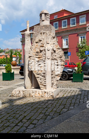 Scultura di João Cutileiro circa il re Dom Afonso Henriques (primo re del Portogallo). Guimaraes, Portogallo. Foto Stock
