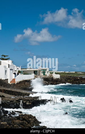 Dh ARRIETA LANZAROTE case bianche Lanzarote villaggio costiero Foto Stock