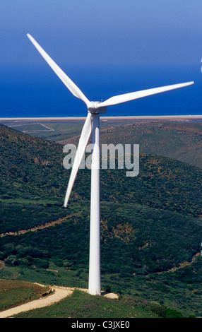 Il mulino a vento per la produzione di energia elettrica.Tarifa. La provincia di Cadiz Cadice.Andalusia.Spagna. Foto Stock