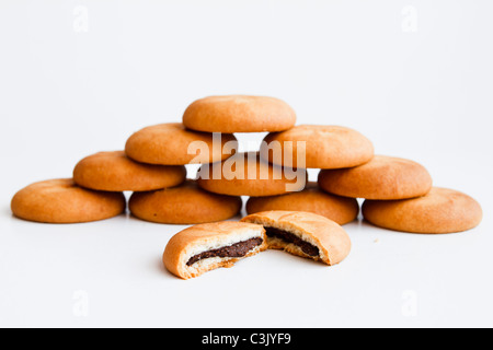 Biscotti al cioccolato isolato su bianco Foto Stock