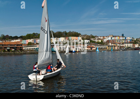 Dh Hotwells DOCKS Bristol Bristol Bristol City Docks Floating Harbour in barca a vela vela Foto Stock