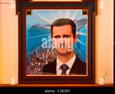 Un poster di propaganda del presidente siriano Bashar Hafiz Al-Assad Foto Stock