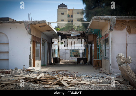 Ristrutturazioni e lavori di ammodernamento essendo effettuata sulla Corniche el Nil in Luxor Egitto Foto Stock