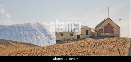 Agriturismo contro la montagna in Hvalfjörður, Islanda Foto Stock