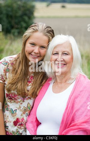 Ritratto di Nonna e nipote di sorridere Foto Stock