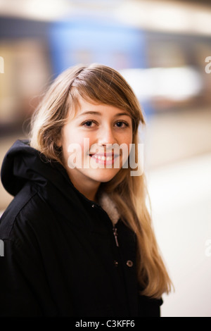 Ragazza adolescente (14-15) ritratto Foto Stock