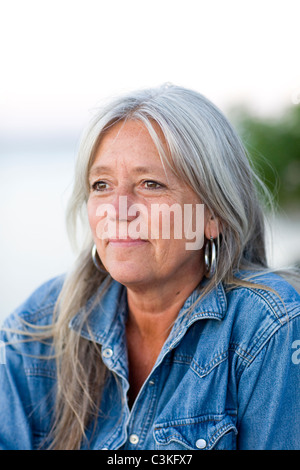 Donna matura sorridente Foto Stock