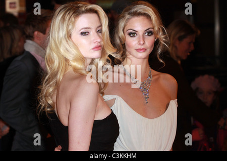 Talulah Riley e Tamsin Egerton premiere mondiale di St Trinian 2: La leggenda di Fritton è oro detenute all'Empire Leicester Foto Stock