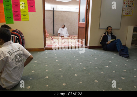 La preghiera del venerdì al Abubakr Siddiq Centro Islamico di Cambridge, Regno Unito Foto Stock