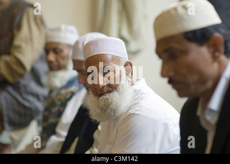 La preghiera del venerdì al Abubakr Siddiq Centro Islamico di Cambridge, Regno Unito Foto Stock